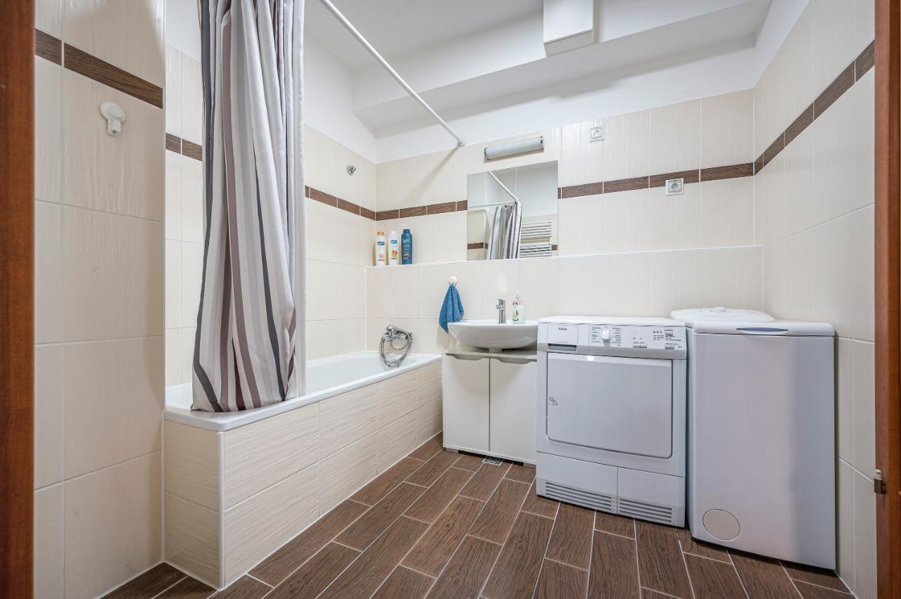 Modern Apartment With Garage Budapest Ngoại thất bức ảnh