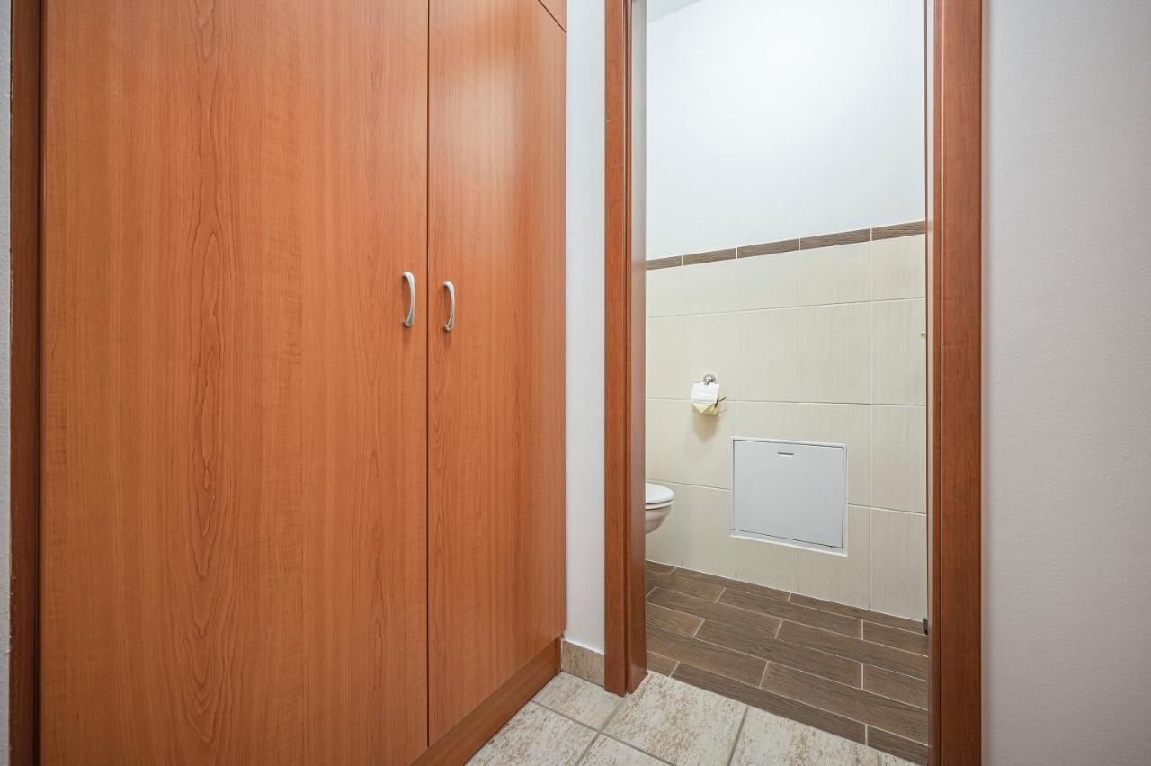 Modern Apartment With Garage Budapest Ngoại thất bức ảnh