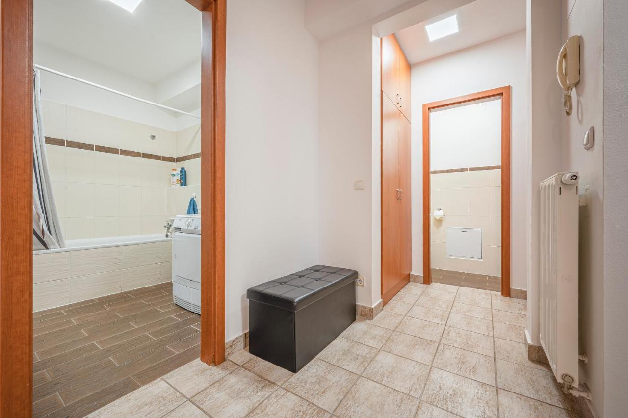 Modern Apartment With Garage Budapest Ngoại thất bức ảnh